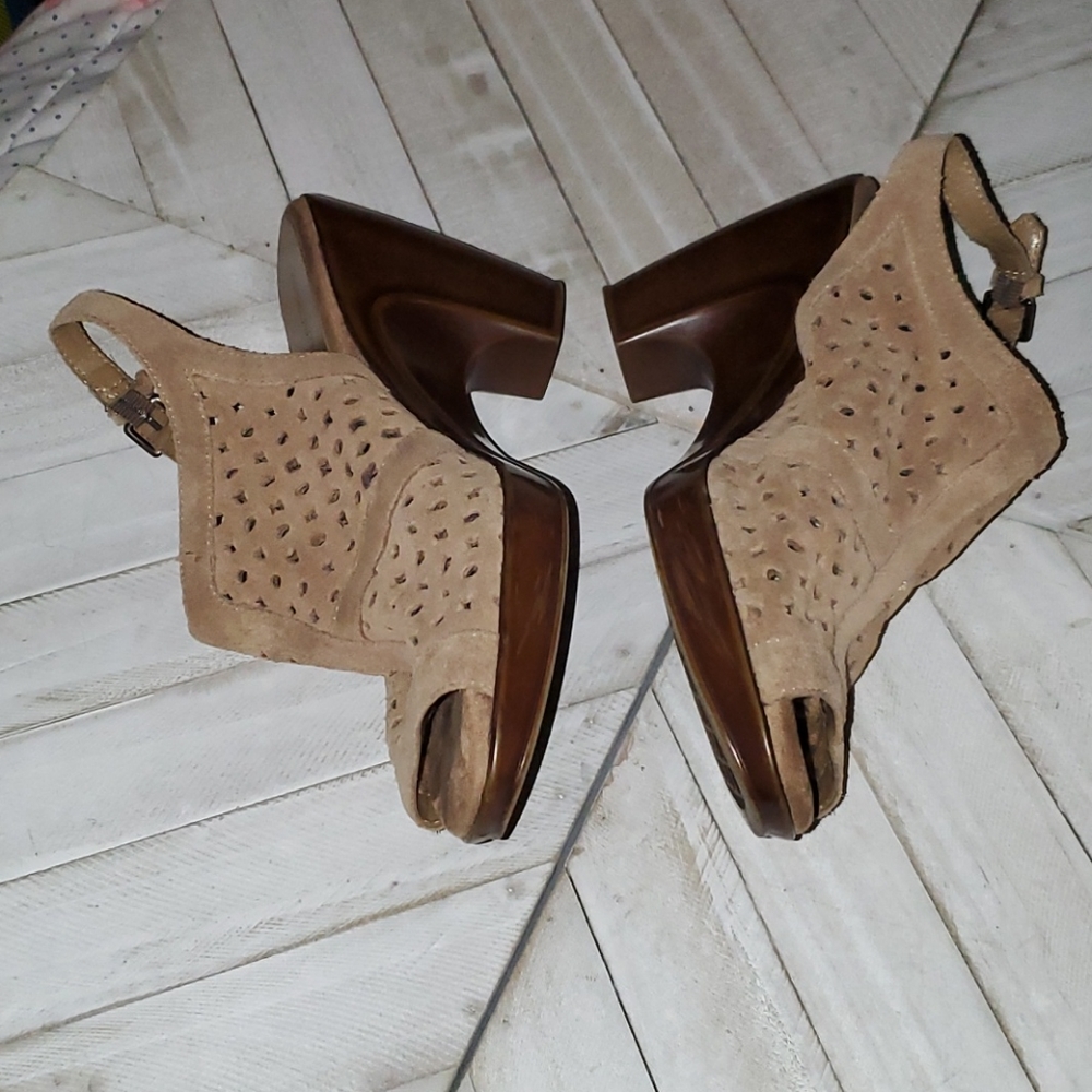 Aerosoles Size 10 Tan & Brown Heeled Wedge
